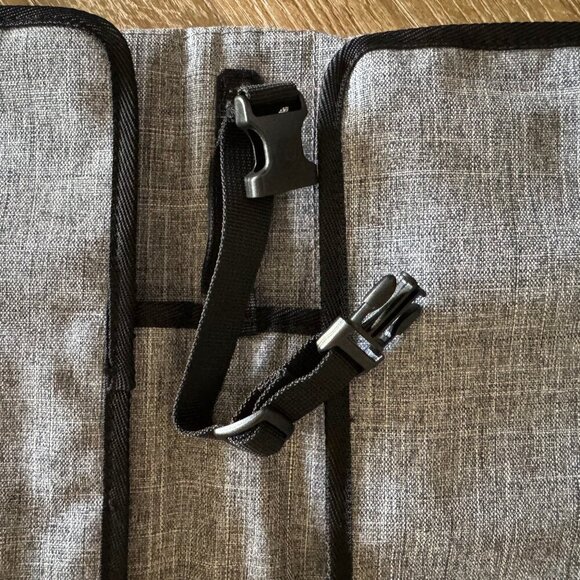 Herschel Changing Mat & Travel Pouch - Picture 4 of 6